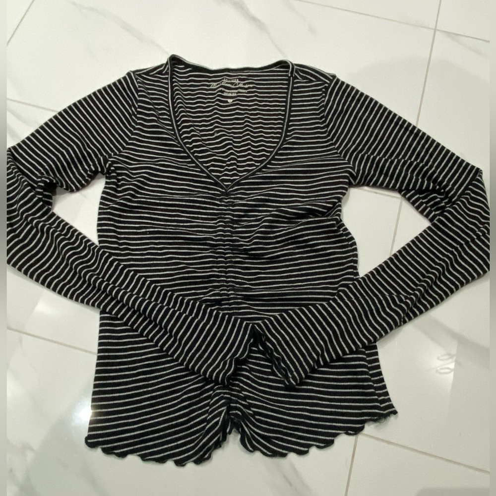 Hollister top